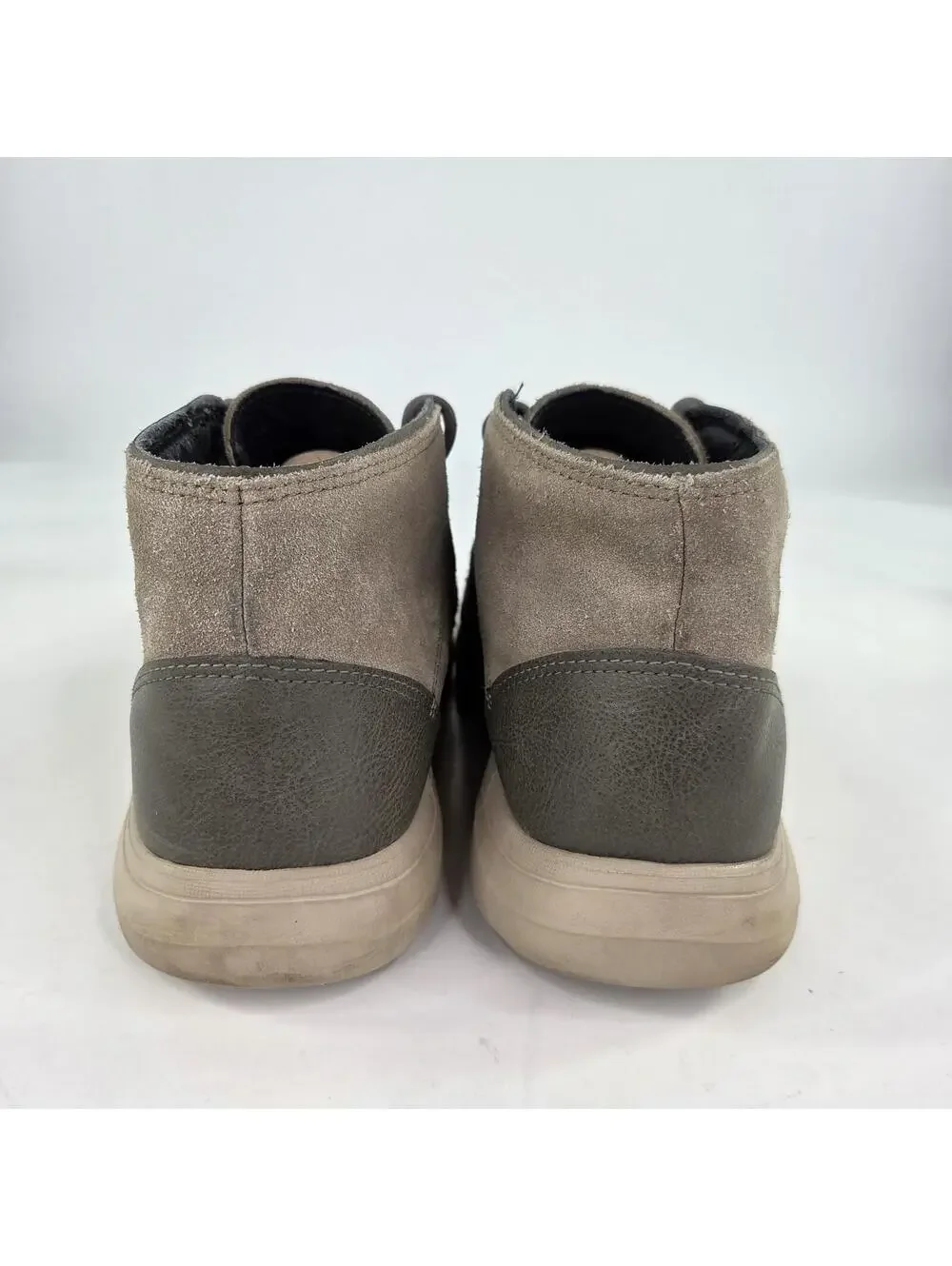 Crocs Men's Kinsale Chukka Boots US 11 M Gray Suede Leather Lace-Up Boot